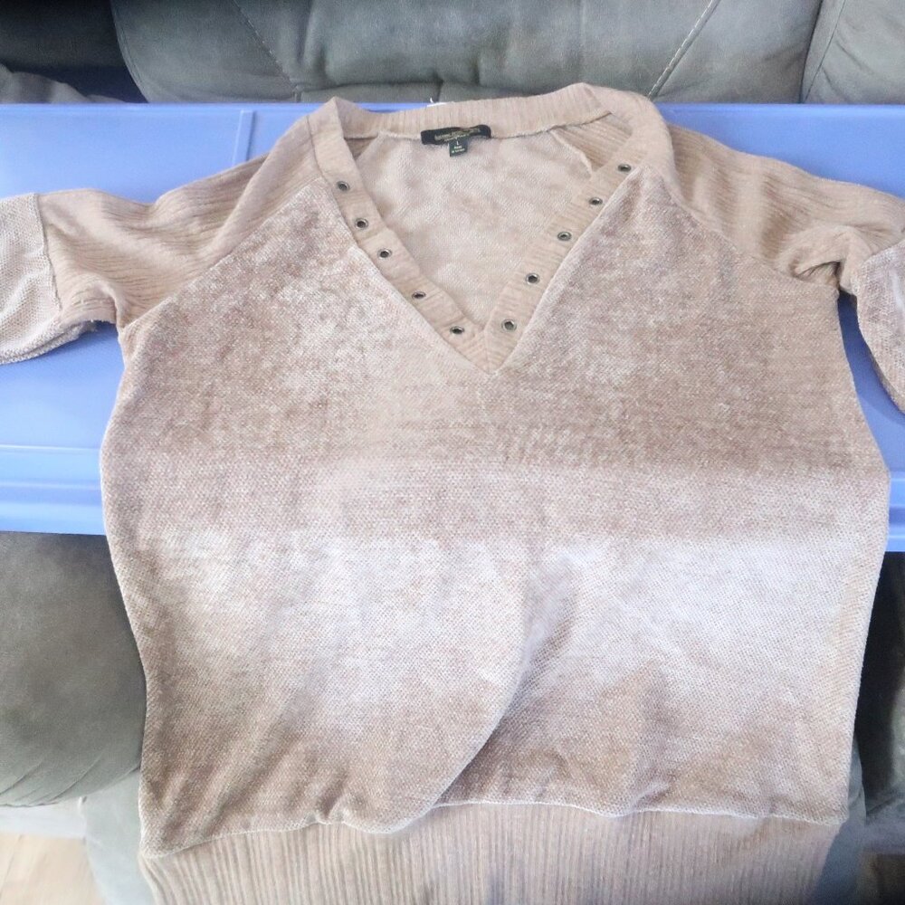 Suzanne Betro Beige Light Sweater - Picture 2 of 2